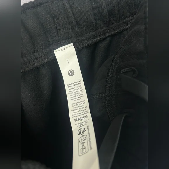 Lululemon Scuba Mid-Rise Oversized Cargo Short 9 Black‎ Size S